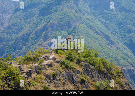 Cappella di montagne panoramiche, Tatev, Armenia Foto Stock