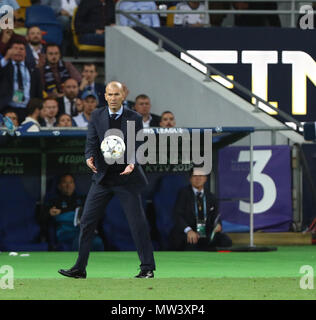 Kiev, Ucraina - 26 Maggio 2018: Head Coach Zinedine Zidane del Real Madrid in azione durante la finale di UEFA Champions League 2018 gioco contro il Liverpool un Foto Stock