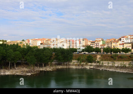 Villaggio di Flix, Ribera de Ebro, provincia di Tarragona, Catalonia,Spagna Foto Stock