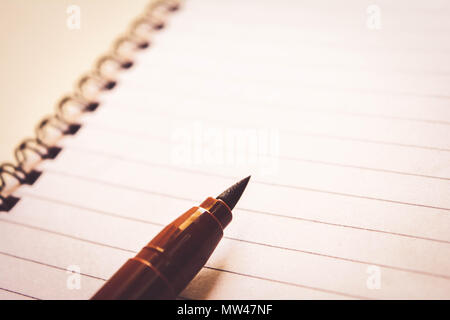 Notebook sul tavolo di legno Foto Stock