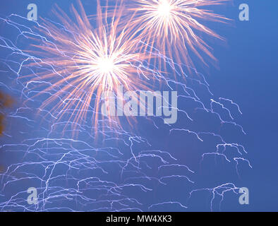 2005 Henley Royal Regatta, Henley on Thames, Inghilterra. 02.07.205 Sabato notte fuochi d'artificio, Peter Spurrier. [© Pietro SPURRIER] Foto Stock