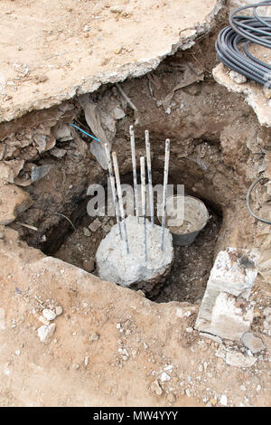 Costruzione di pilastri di cemento in metropolitana Foto Stock