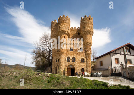 Spagna, provincia di Burgos, Cebolleros Città, Las Cuevas Castle Foto Stock