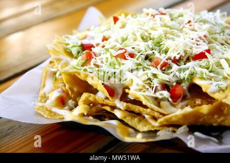 Foto di una piastra di preparata di fresco nachos Foto Stock