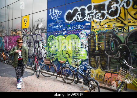 In Giappone , il Tokyo City, quartiere Ryogoku, graffiti Foto Stock