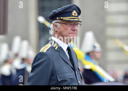 La 72esima Festa di compleanno di Carlo XVI Gustavo di Svezia presso il Palazzo Reale di Stoccolma, Svezia. Dotato di: Carlo XVI Gustavo di Svezia dove: Stoccolma, Svezia quando: 30 Apr 2018 Credit: Marco De Giovanni/WENN.com Foto Stock