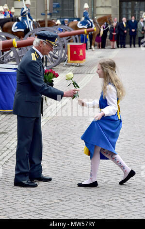 La 72esima Festa di compleanno di Carlo XVI Gustavo di Svezia presso il Palazzo Reale di Stoccolma, Svezia. Dotato di: Carlo XVI Gustavo di Svezia dove: Stoccolma, Svezia quando: 30 Apr 2018 Credit: Marco De Giovanni/WENN.com Foto Stock