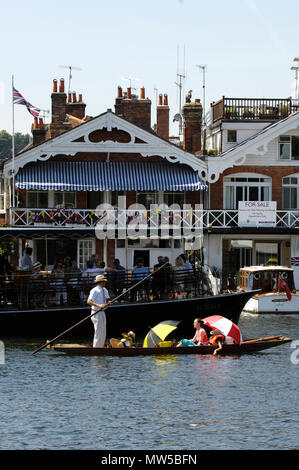 Henley, Gran Bretagna. Sabato 01/07/2006 Henley Royal Regatta, piacere Punting, Henley raggiungere, Inghilterra 08/07/2007 [© Pietro SPURRIER] Foto Stock