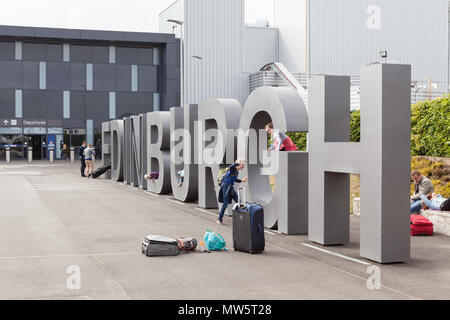 Grandi Edinburgh scritte segno al di fuori dell'aeroporto di Edimburgo, Scozia, Regno Unito Foto Stock