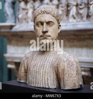 Londra. In Inghilterra. Busto di Piero di Cosimo de' Medici (1416-1469), V&A Victoria e Albert Museum. Il Weston Cast Corte Galleria (46b). Cast di Foto Stock