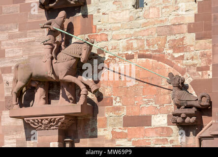 Basilea, Münster (Basler Münster), Westfassade, Heiliger Georg im Kampf mit dem Drachen Foto Stock