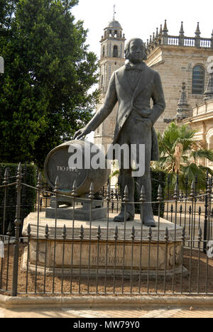 Statua di sherry producendo fondatore: Manuel Maria Gonzalez Angelo del Gruppo Gonzalez Byass Bodega (Celler) in Jerez de la Frontera in Andalusia, sud S Foto Stock