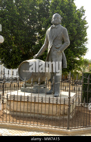 Statua di sherry producendo fondatore: Manuel Maria Gonzalez Angelo del Gruppo Gonzalez Byass Bodega (Celler) in Jerez de la Frontera in Andalusia, sud S Foto Stock