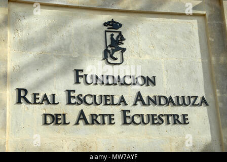 Il principale ingresso sincronizzato al famoso Real Escuela Andaluza de Arte Equestre - la Scuola Reale Andalusa di Arte Equestre di Jerez de la Frontera, c Foto Stock