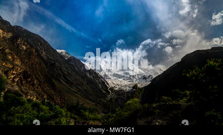Vista Rakaposhi picco, Karakorum Montagne, Pakistan Foto Stock