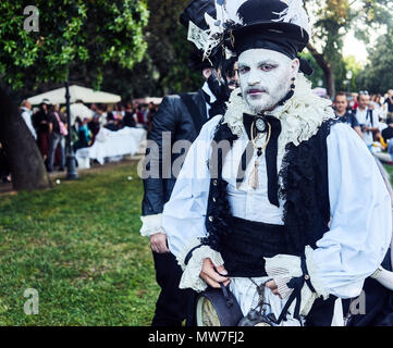 Ritratto di un uomo cosplayer steampunk vestito Foto Stock