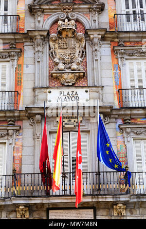 Dettaglio dalla parte anteriore della Casa de la Panaderia, Plaza Mayor, Madrid, Spagna. Maggio 2018 Foto Stock