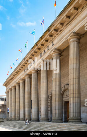 Vista del Caird Hall in City Square, Dundee, Scotland, Regno Unito