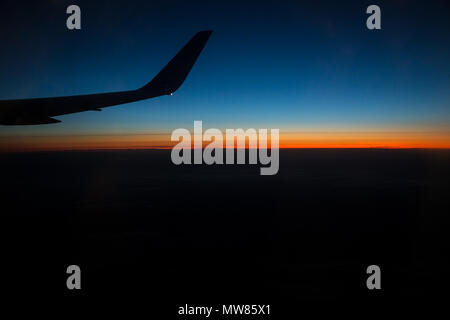 Tiro dalla finestra piano ,concetto di viaggiare Foto Stock