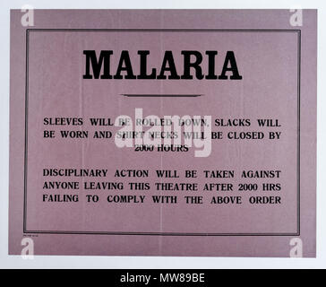 Una seconda guerra mondiale poster contenente consigli su come ridurre il rischio di malaria e minacciando la disciplina su coloro che non seguono i consigli Foto Stock