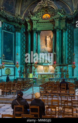Vista interna del Eglise Saint Sulpice e Saint Germain des Pres, Parigi Francia Foto Stock