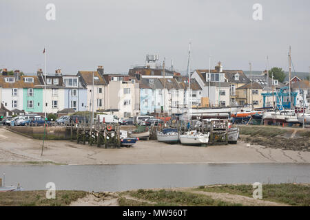 Vista di Shoreham-da-mare dal fiume Adur, West Sussex, Regno Unito, maggio 2018 Foto Stock