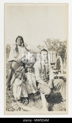 . [Untitled] (Gruppo Familiare di uomo, donna e due ragazze) . tra il 1898 e il 1902 101 Brooklyn Museum - Untitled (Gruppo Familiare di uomo donna e due ragazze) Foto Stock