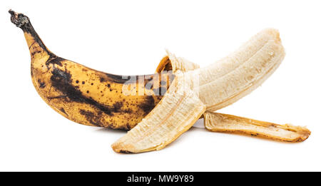Banana matura isolata su sfondo bianco con ombre. Foto Stock
