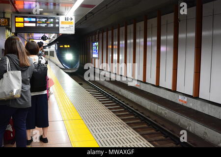 La Keisei Skyliner treno da Narita di Tokyo. Dall'Aeroporto Narita Station. Giappone Foto Stock