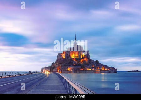 Mont Saint Michel al tramonto, Normandia, Francia Foto Stock