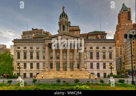 Brooklyn Borough Hall di New York, Stati Uniti d'America. Costruito nel 1848 in stile Revival Greco. Foto Stock