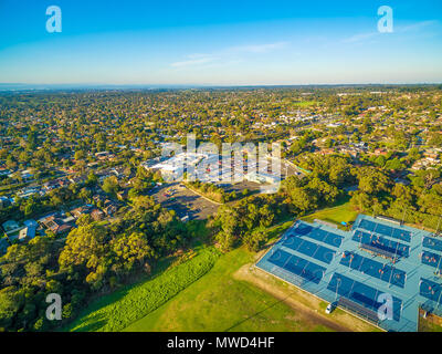 Netball tribunali e area urbana a Melbourne, Australia - vista aerea Foto Stock