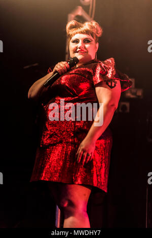 Brighton, East Sussex. Il 31 maggio 2018. American cantautrice Beth Ditto, noto per dirige anche la banda Gossip, esegue la sua sell-out show al Concorde2. Credito: Francesca Moore/Alamy Live News Foto Stock