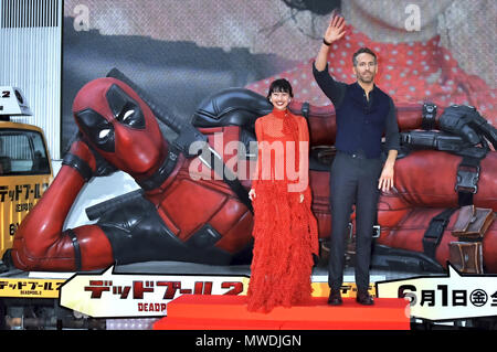 Tokyo, Giappone. 29 Maggio, 2018. Shioli Kutsuna e Ryan Reynolds frequentare il 'Deadpool 2' premiere in Roppongi Hills il 29 maggio 2018 a Tokyo, Giappone. | Verwendung weltweit Credito: dpa/Alamy Live News Foto Stock