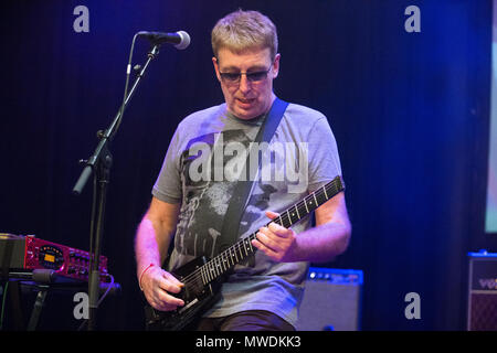 Norvegia, Oslo - 31 maggio 2018. L'international progressive rock band Gong esegue un concerto dal vivo a cosmopolite a Oslo. Qui il chitarrista Steve Hillage è visto dal vivo sul palco. (Photo credit: Gonzales foto - Per-Otto Oppi). Credito: Gonzales foto/Alamy Live News Foto Stock