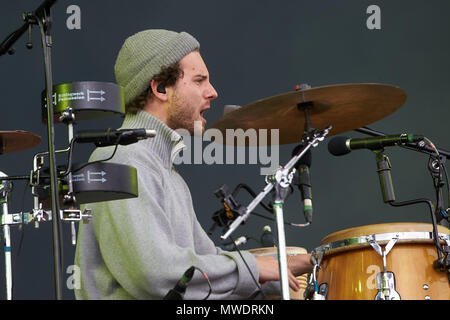 01 giugno 2018, Germania, Nuerburg: il Batterista Philipp Dausch della banda folktronica Milky possibilità esegue sul palco principale del festival musicale 'Rock Am Ring', che presenta 80 bande su 3 diverse fasi. Foto: Thomas Frey/dpa Foto Stock