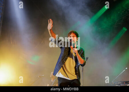 Worm, Germania. Il 1 giugno 2018. Max Giesinger esegue sul palco. Il tedesco il cantante-cantautore Max Giesinger eseguita dal vivo sul RPR1 palcoscenico al primo giorno DEL LAND RENANIA-PALATINATO-Tag 2018. Credito: Michael Debets/Alamy Live News Foto Stock