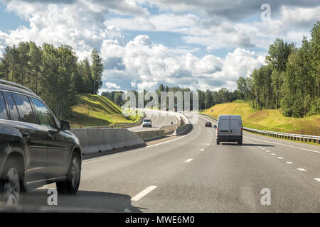 New Scenic 5 posti la sezione di Sortavala road, regione di Leningrado, Russia Foto Stock