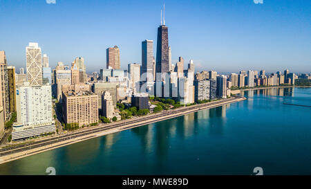 Sullo skyline di Chicago dal lago Michigan, Chicago, IL, Stati Uniti d'America Foto Stock