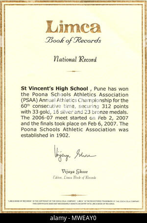 . Inglese: un'immagine dell'Limca libro dei record record detenuto da San Vincenzo di alta scuola di Pune, India. 16 ottobre 2007, 15:19:10. Limca libro dei record 372 Limca record per San Vincenzo Pune Foto Stock