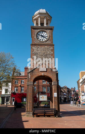 La Torre dell'orologio, la piazza del mercato, Chesham, Buckinghamshire, Inghilterra. Foto Stock