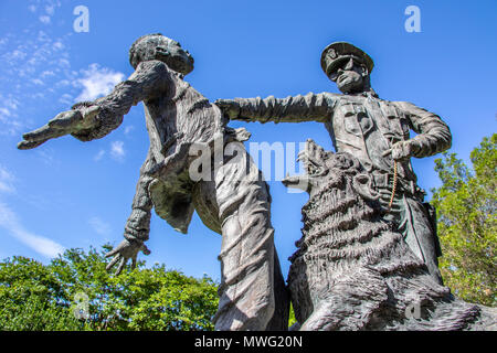 Il soldato del piede, statua scolpita da Ronald S McDowell, Kelly Ingram Park, Birmingham, Alabama, STATI UNITI D'AMERICA Foto Stock