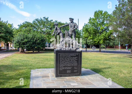 Il soldato del piede, statua scolpita da Ronald S McDowell, Kelly Ingram Park, Birmingham, Alabama, STATI UNITI D'AMERICA Foto Stock