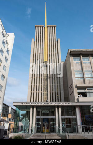 Londra. In Inghilterra. La facciata modernista del mormone cappella della chiesa di Gesù Cristo dei Santi Latter-Day (LDS Cappella aka Hyde Park Cappella), 64-68 SCAR Foto Stock