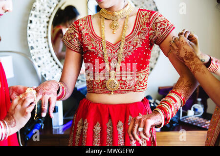 Pakistani e indiani ottenendo Nuziale matrimonio pronto Foto Stock