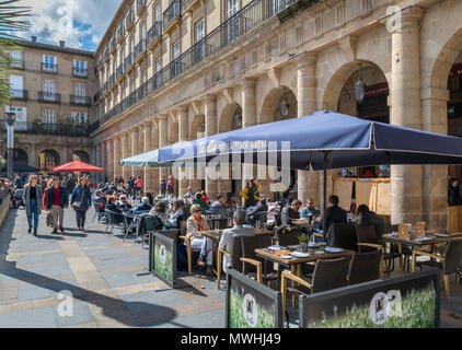 Bar e caffè sulla Plaza Nueva, Casco Viejo, Bilbao, Paesi Baschi Foto Stock