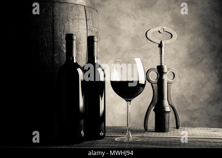 Red wine tasting - tono crema immagine di stile Foto Stock