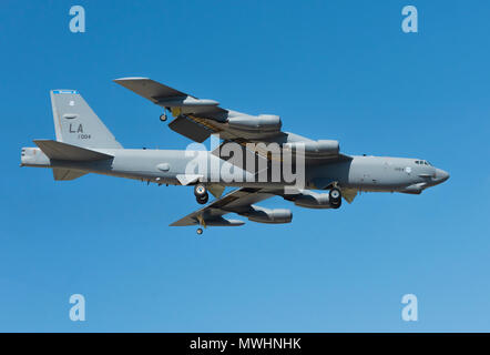 BOSSIER CITY, Louisiana, U.S.A.- Maggio 30, 2018: U.S. Air Force bombardiere B-52 si prepara a terra a Barksdale Air Force Base. Foto Stock