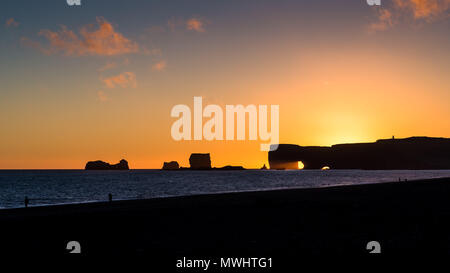 Tramonto spettacolare a Cap Dyrholaey, Sud dell'Islanda Foto Stock