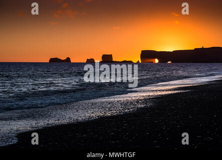 Tramonto spettacolare a Cap Dyrholaey, Sud dell'Islanda Foto Stock